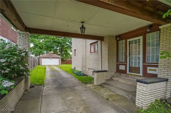 1829 Coronado AVE, Youngstown, OH 44504