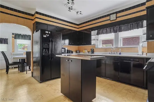 1829 Coronado AVE, Youngstown, OH 44504