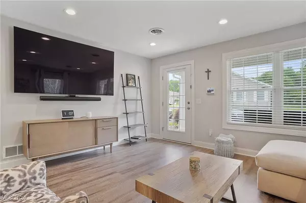 603 S Raccoon RD #13, Austintown, OH 44515