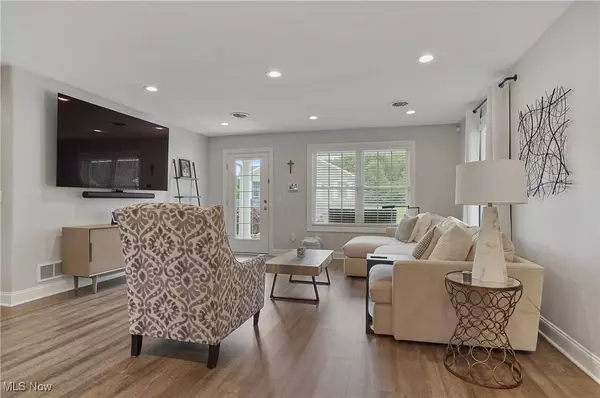 603 S Raccoon RD #13, Austintown, OH 44515