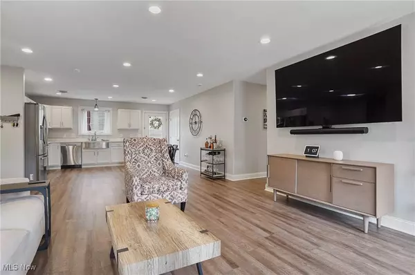 603 S Raccoon RD #13, Austintown, OH 44515