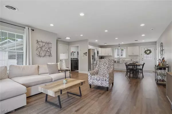 603 S Raccoon RD #13, Austintown, OH 44515