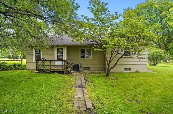 890 E Liberty ST, Hubbard, OH 44425