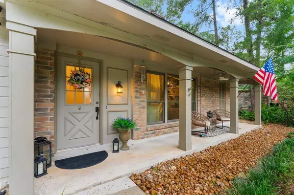 182 Sandpebble DR, The Woodlands, TX 77381