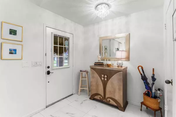 182 Sandpebble DR, The Woodlands, TX 77381