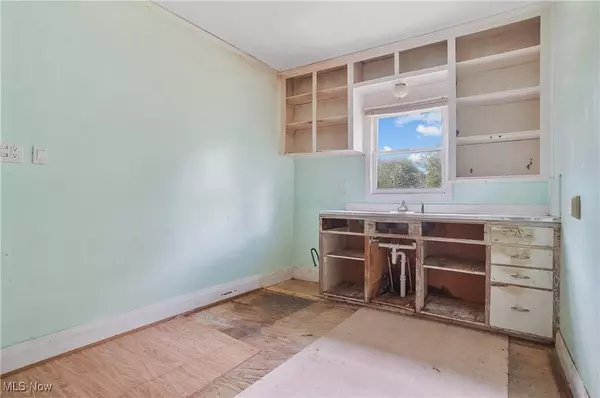 355 N 12th ST, Sebring, OH 44672