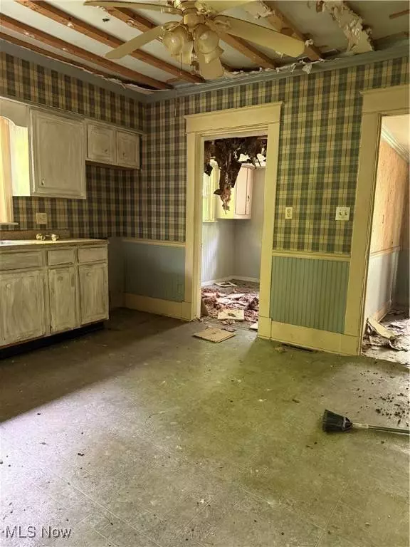 3343 Lawnview AVE, Lowellville, OH 44436