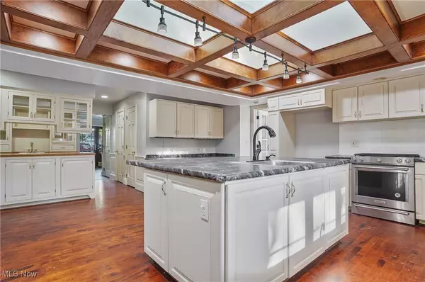 7986 Spartan DR, Boardman, OH 44512