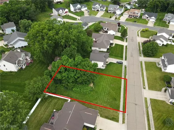 Quail Hollow AVE NE, Canton, OH 44704