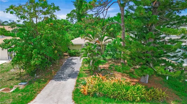 638 93rd AVE N, Naples, FL 34108