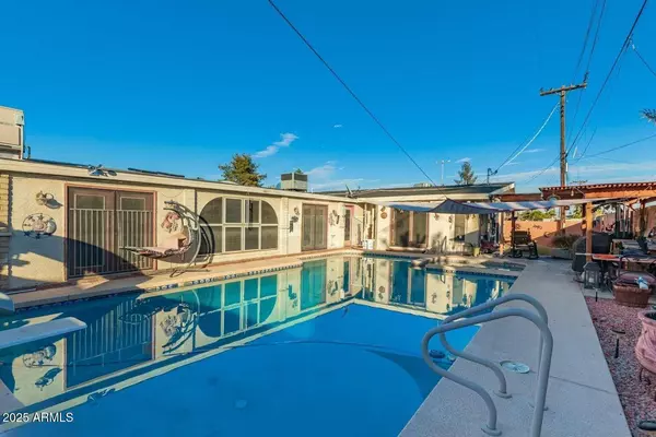 6217 W Orange Drive, Glendale, AZ 85301