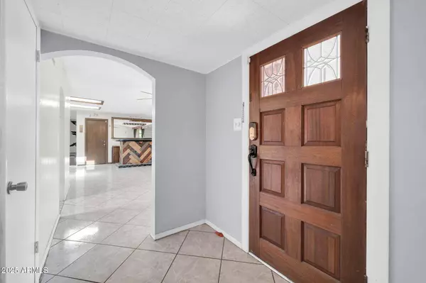 6217 W Orange Drive, Glendale, AZ 85301