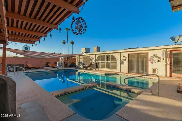 6217 W Orange Drive, Glendale, AZ 85301