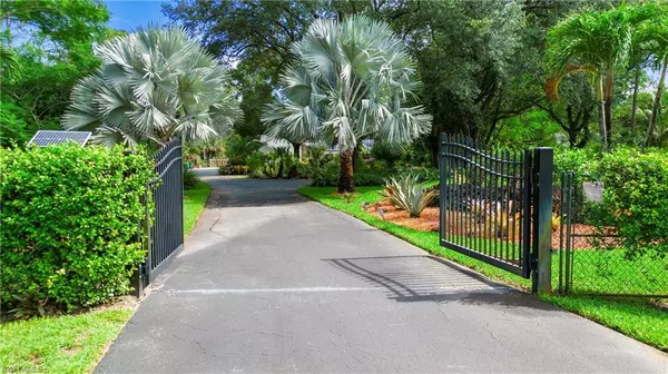 5961 Sea Grass LN, Naples, FL 34116