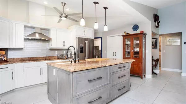 5961 Sea Grass LN, Naples, FL 34116