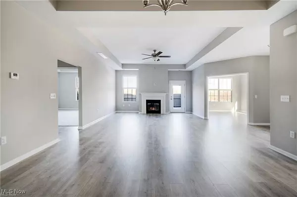 9264 Sharrott RD #904, Poland, OH 44514