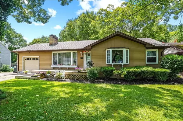 2970 Meadow LN, Youngstown, OH 44511