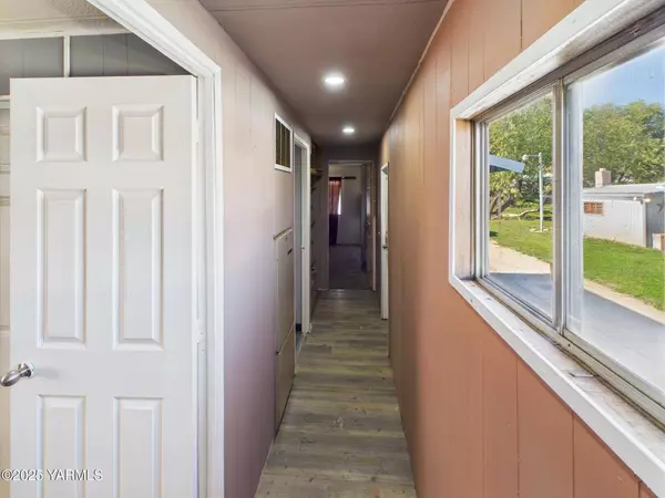 8 Washigton St E, Union Gap, WA 98903