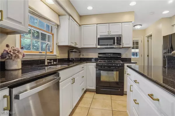 301 Hilltop BLVD, Canfield, OH 44406