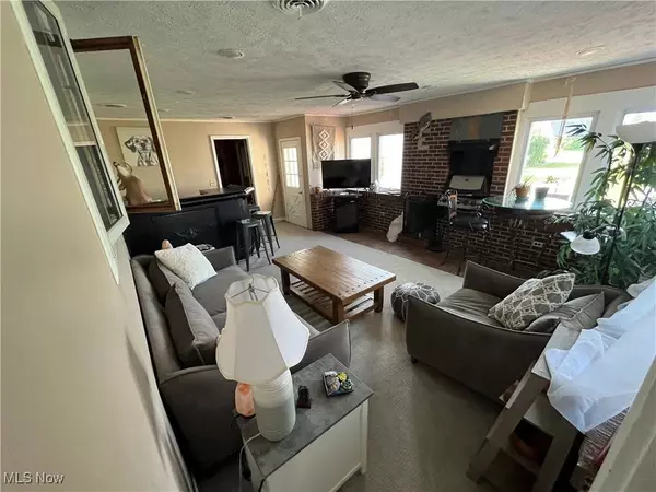 3079 W South Range RD, Columbiana, OH 44408