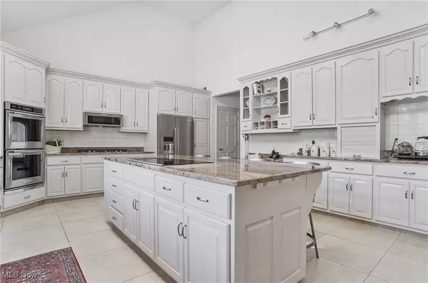 5391 Muirfield DR, Canfield, OH 44406