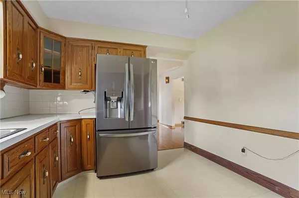 2458 Country LN, Youngstown, OH 44514