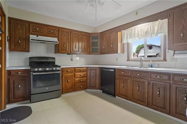 2458 Country LN, Youngstown, OH 44514