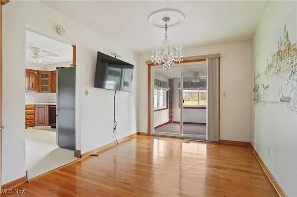 2458 Country LN, Youngstown, OH 44514