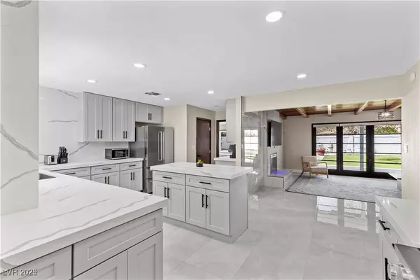 2420 Laurie DR, Las Vegas, NV 89102