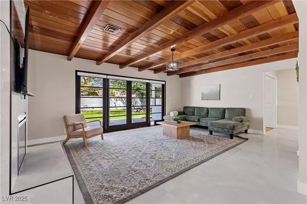 2420 Laurie DR, Las Vegas, NV 89102