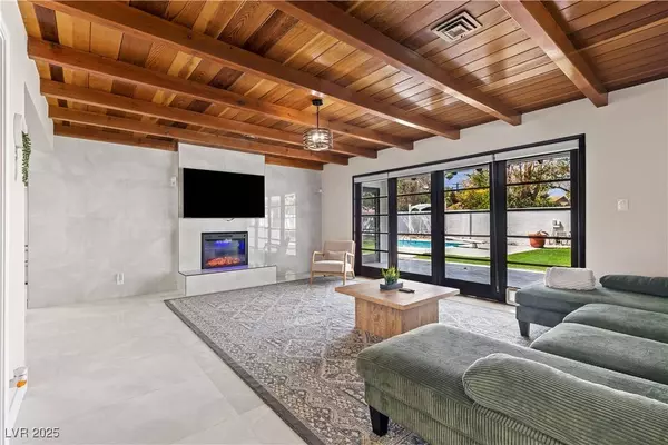 2420 Laurie DR, Las Vegas, NV 89102