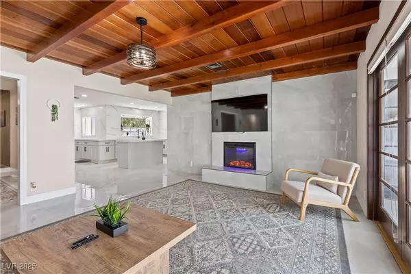 2420 Laurie DR, Las Vegas, NV 89102