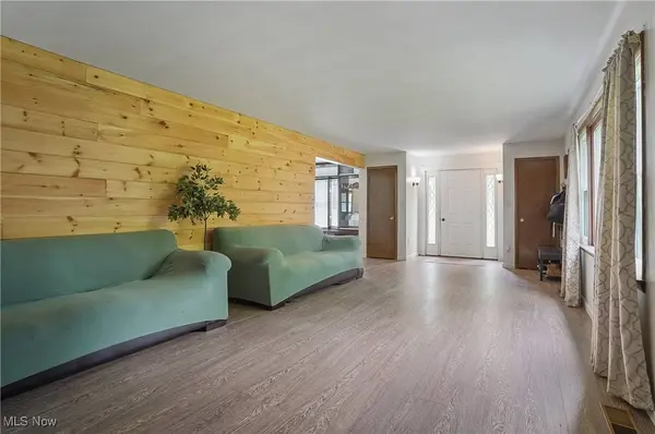 7182 Stewart Sharon RD, Hubbard, OH 44425