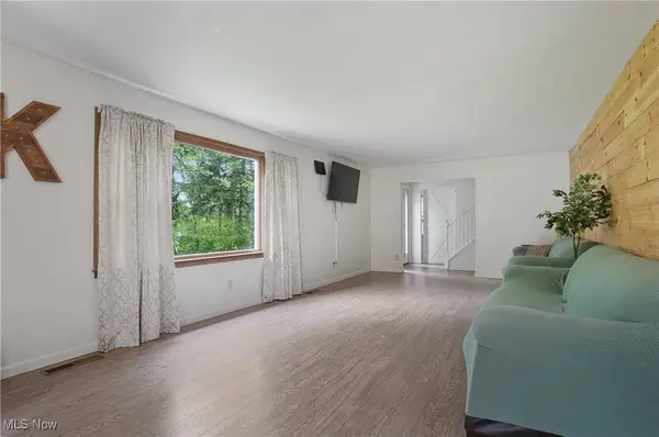 7182 Stewart Sharon RD, Hubbard, OH 44425