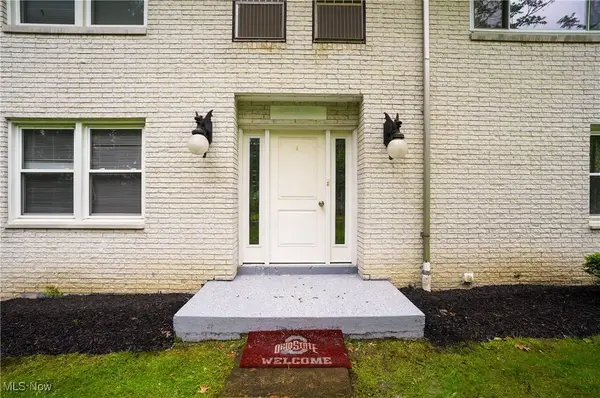 7182 Stewart Sharon RD, Hubbard, OH 44425