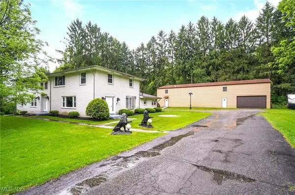 7182 Stewart Sharon RD, Hubbard, OH 44425