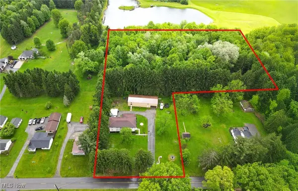 7182 Stewart Sharon RD, Hubbard, OH 44425