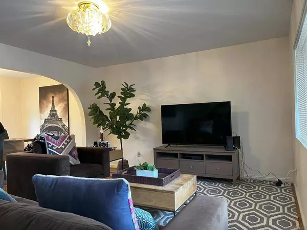 5977 Agee St, San Diego, CA 92122