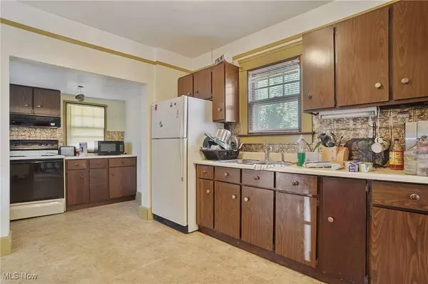 40 Manchester AVE, Youngstown, OH 44509