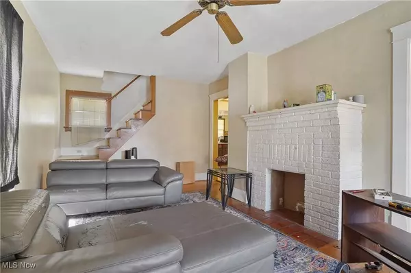 40 Manchester AVE, Youngstown, OH 44509