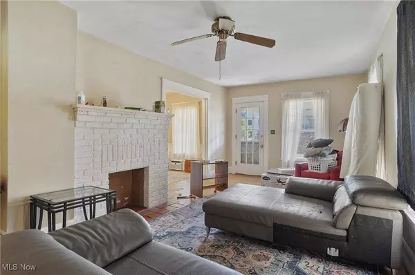 40 Manchester AVE, Youngstown, OH 44509