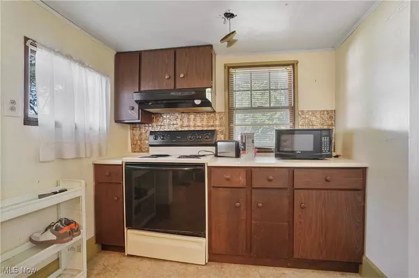 40 Manchester AVE, Youngstown, OH 44509