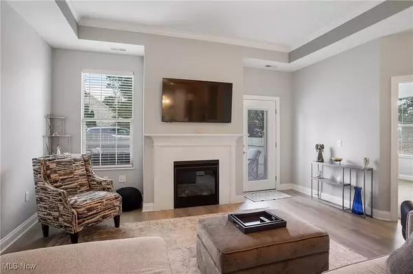 9264 Sharrott RD #1702, Poland, OH 44514