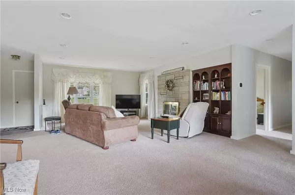 667 North RD SE, Warren, OH 44484