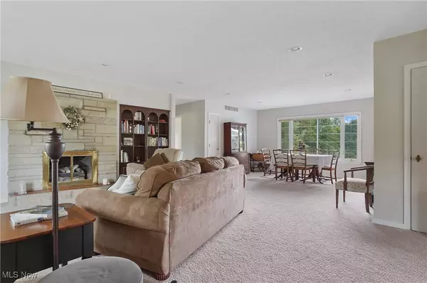 667 North RD SE, Warren, OH 44484