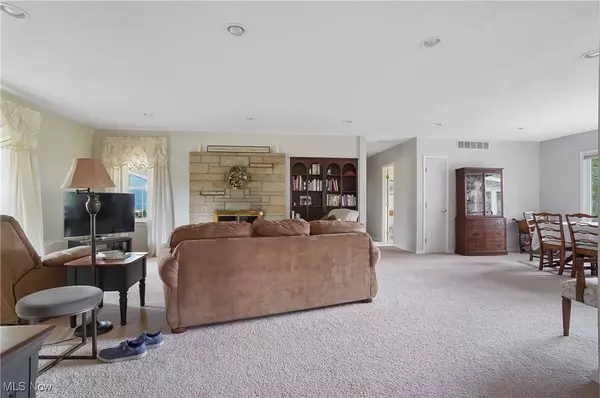 667 North RD SE, Warren, OH 44484