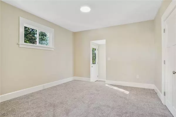 540 W Oregon AVE #1/2, Sebring, OH 44672