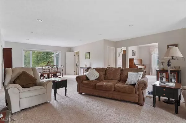 667 North RD SE, Warren, OH 44484