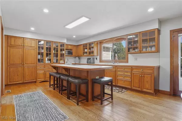 756 Paris AVE SE, Paris, OH 44669