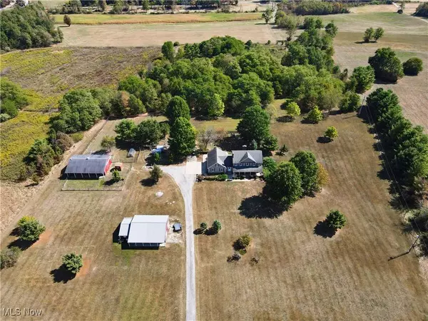 756 Paris AVE SE, Paris, OH 44669